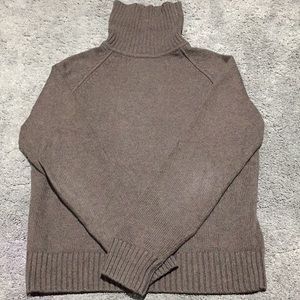 Super cute brown comfy turtleneck!